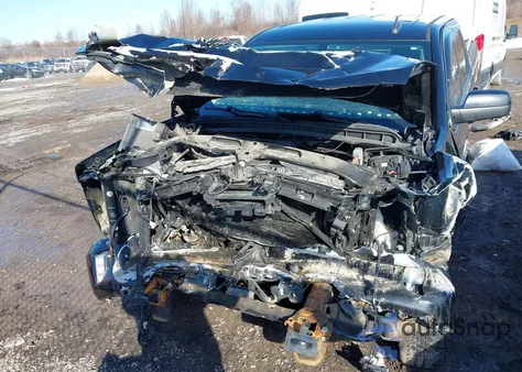 2018 Chevrolet Silverado 1500 2Lt z USA, uszkodzony, nr VIN 3GCUKREC4JG582460